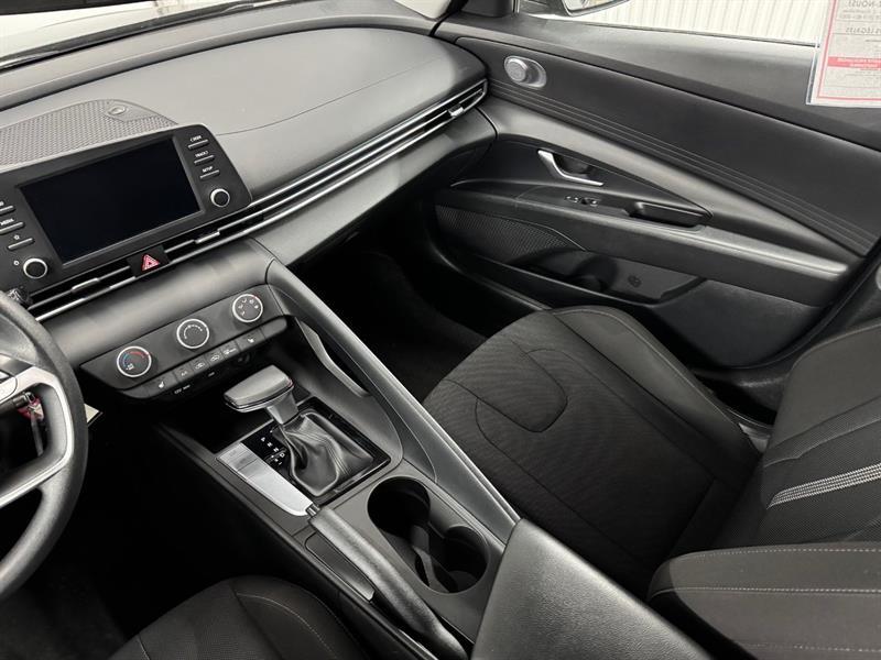 2022 Hyundai Elantra - Image 10
