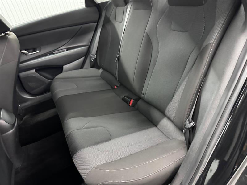 2022 Hyundai Elantra - Image 21