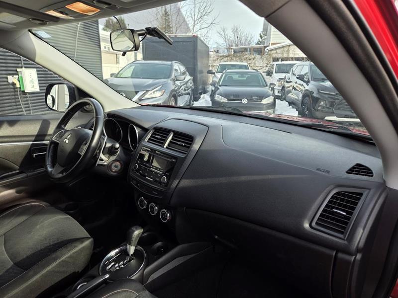 2015 Mitsubishi RVR - Image 10