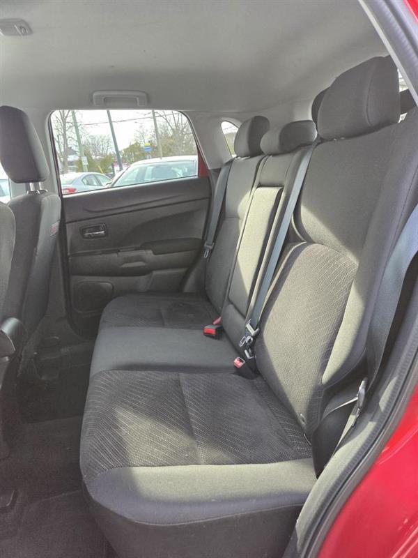 2015 Mitsubishi RVR - Image 13