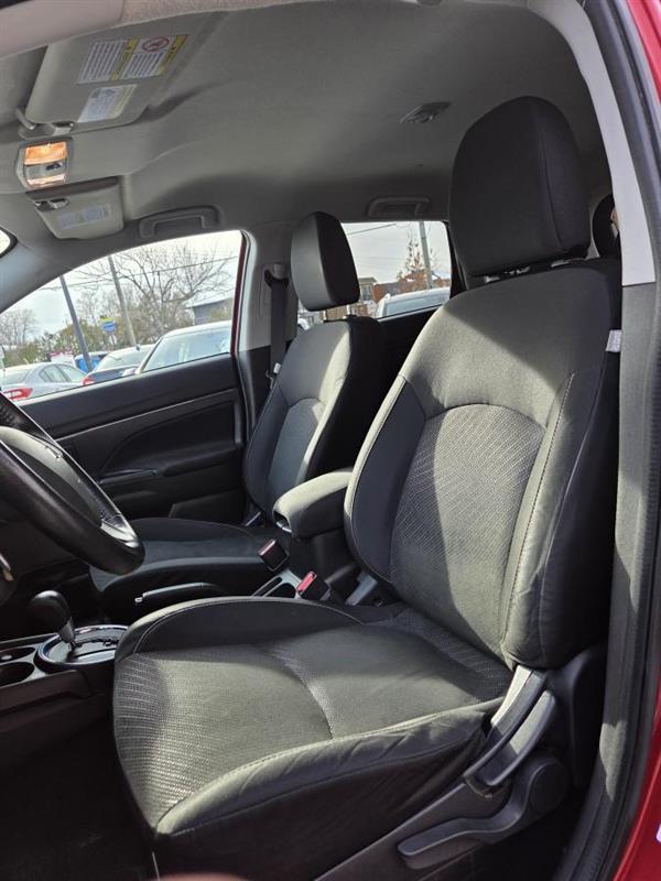 2015 Mitsubishi RVR - Image 16