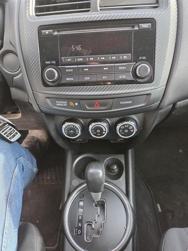 2015 Mitsubishi RVR - Image 21