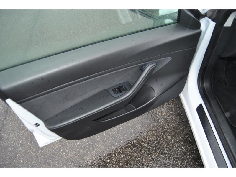 2021 Tesla Model 3 - Image 11