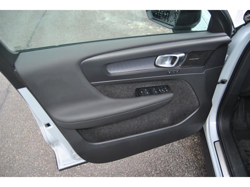 2022 Volvo C40 - Image 12