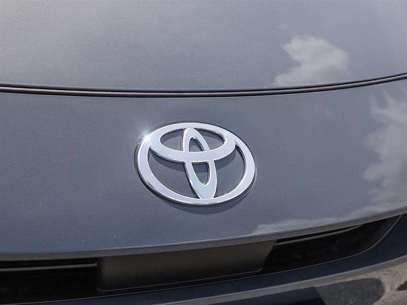 2025 Toyota Prius - Image 9