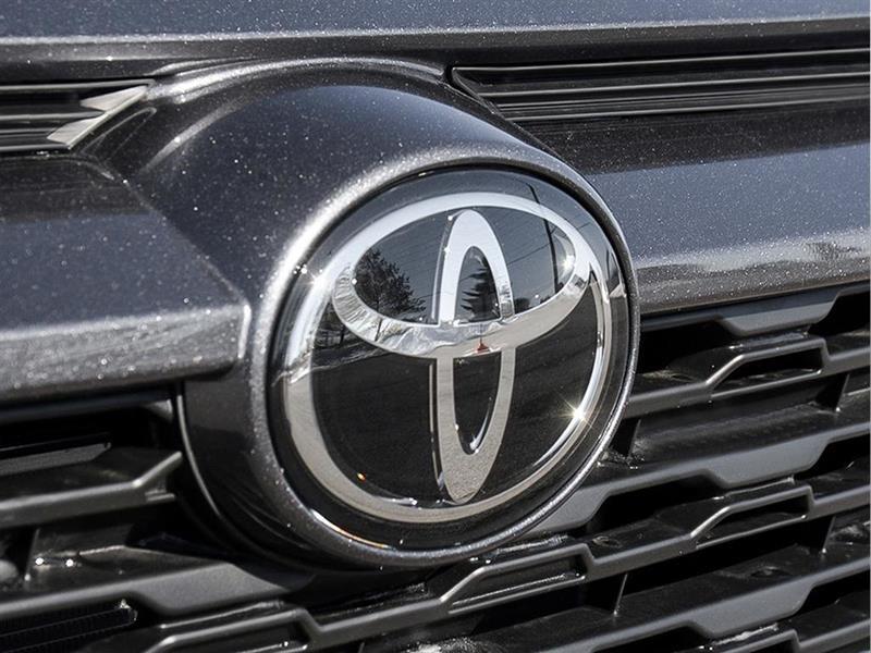 2025 Toyota RAV4 - Image 9