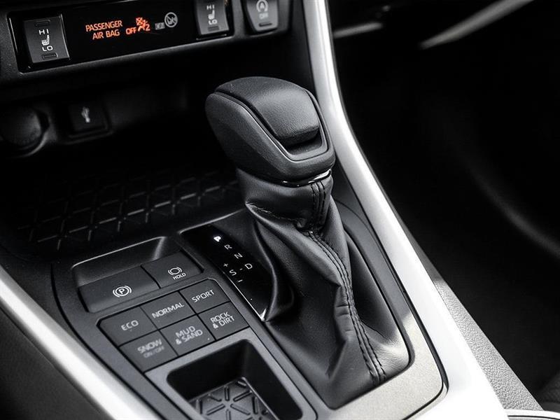 2025 Toyota RAV4 - Image 14