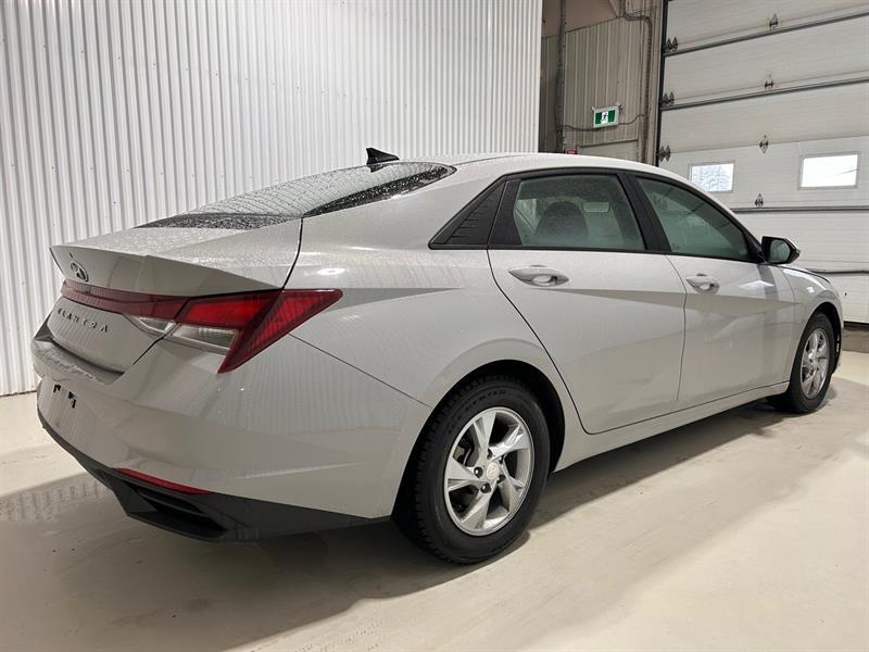 2022 Hyundai Elantra - Image 5