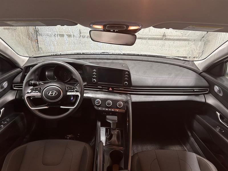2022 Hyundai Elantra - Image 13