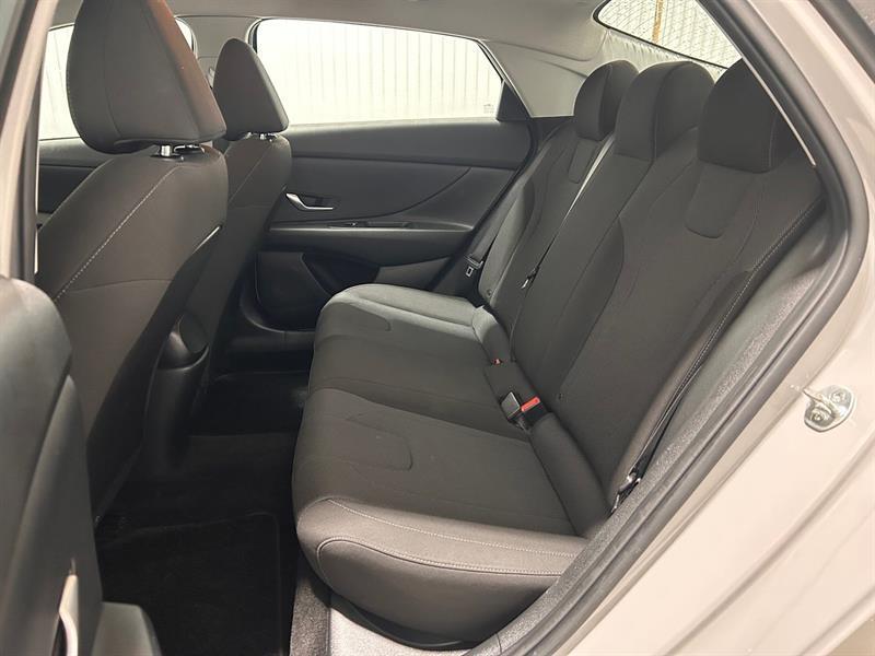 2022 Hyundai Elantra - Image 15