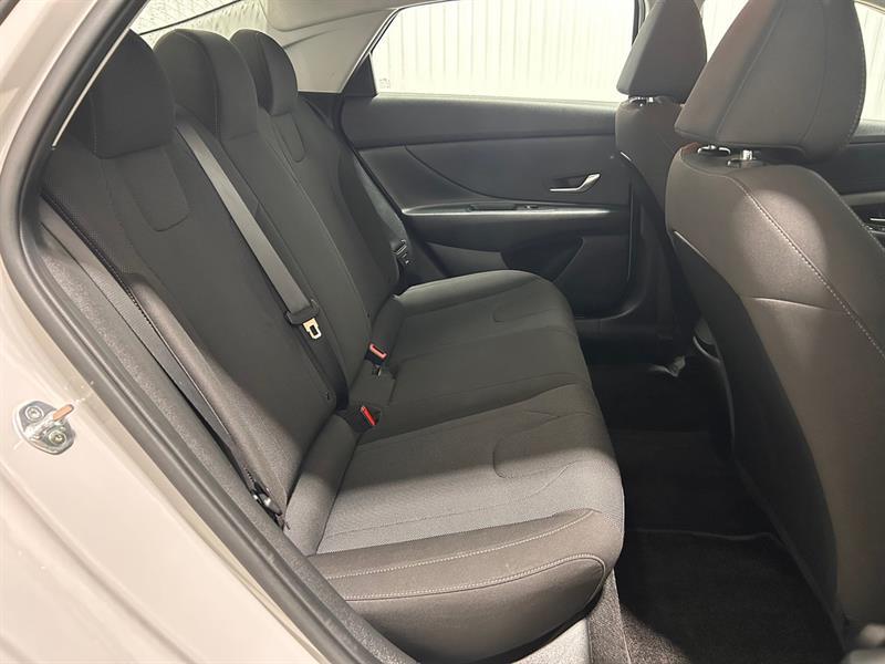 2022 Hyundai Elantra - Image 16