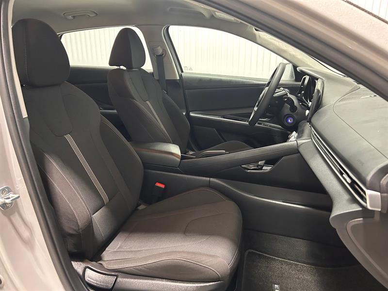 2022 Hyundai Elantra - Image 17
