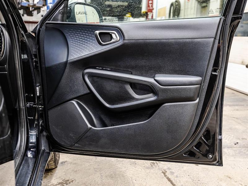 2023 Kia Soul - Image 16