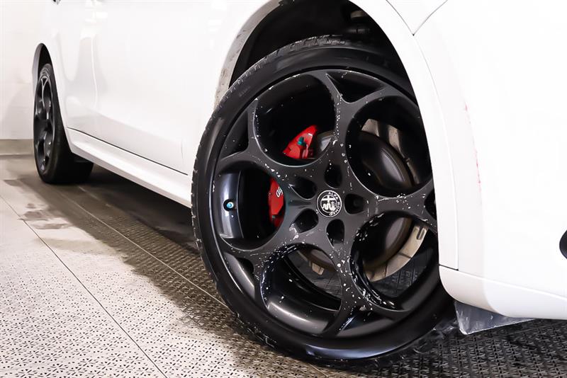 alfa romeo Stelvio 2023 - 6