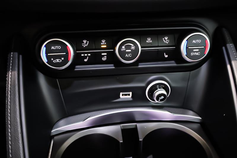alfa romeo Stelvio 2023 - 20