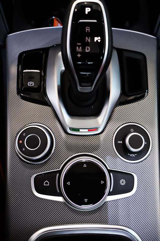 alfa romeo Stelvio 2023 - 21