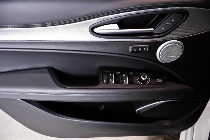 alfa romeo Stelvio 2023 - 23