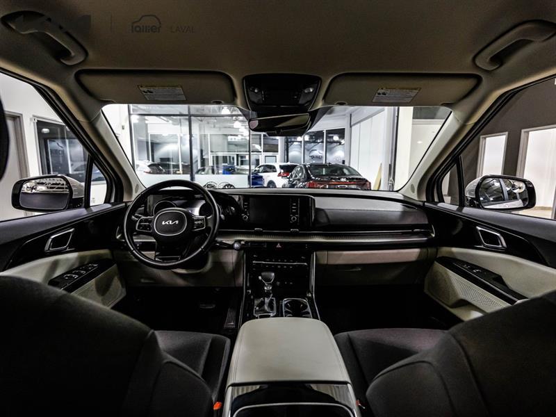 2023 Kia Carnival - Image 18