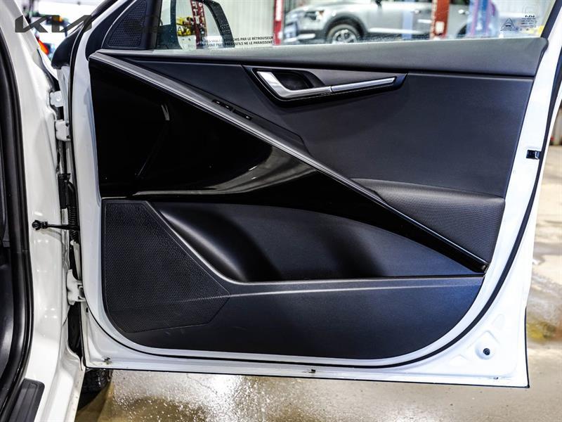 2025 Kia Niro - Image 16