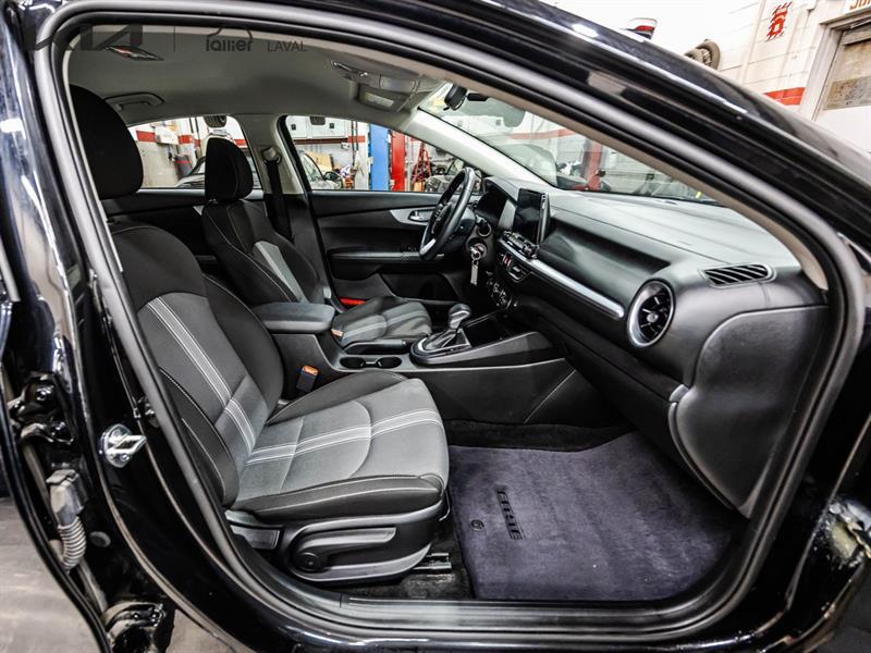 2023 Kia Forte - Image 19