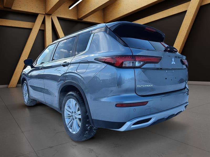 2024 Mitsubishi Outlander - Image 3