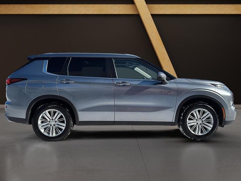 2024 Mitsubishi Outlander - Image 5