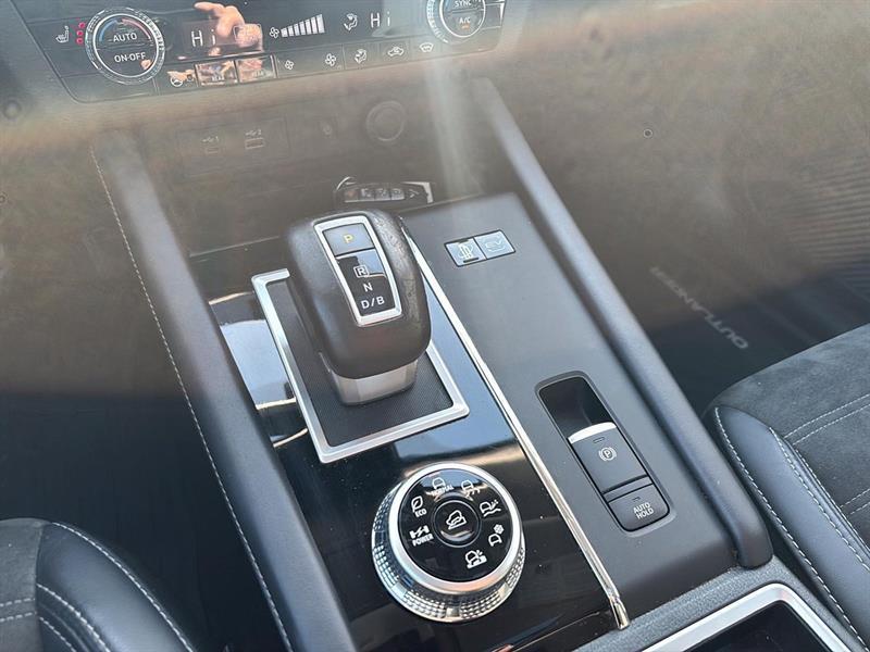 2024 Mitsubishi Outlander - Image 9