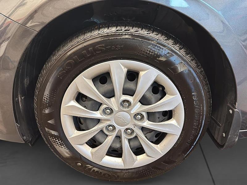 2022 Kia Forte - Image 8