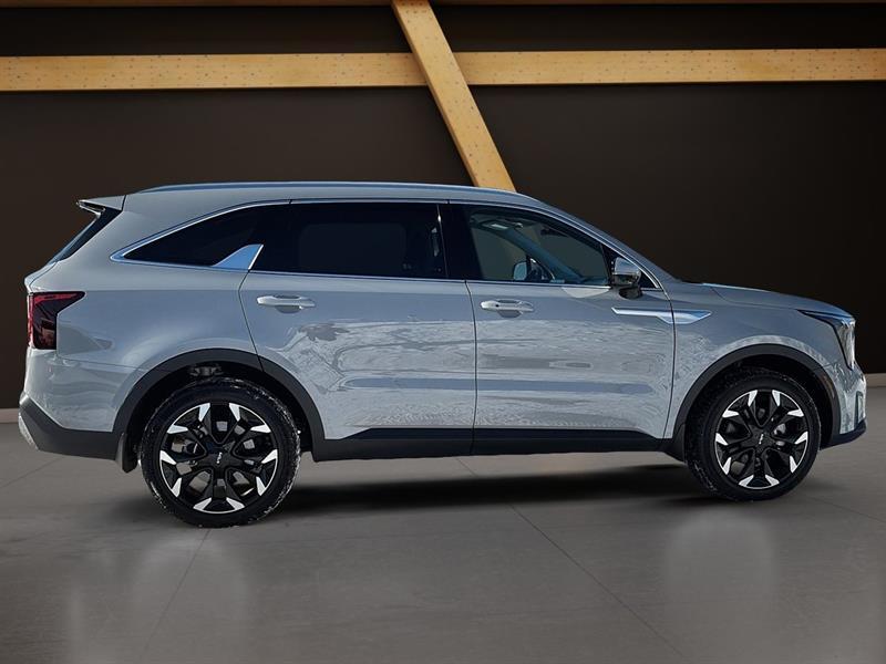 2025 Kia Sorento - Image 8