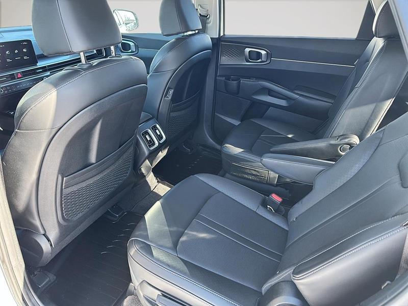 2025 Kia Sorento - Image 10
