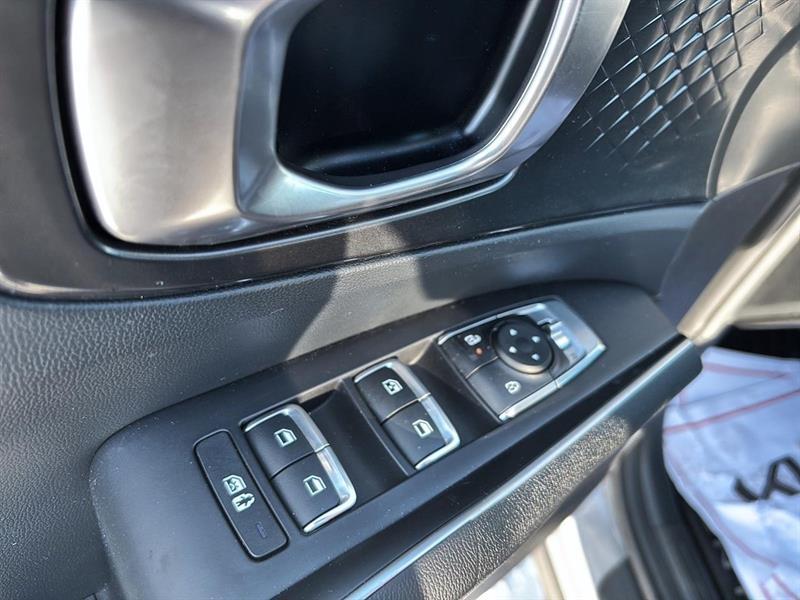 2025 Kia Sorento - Image 15