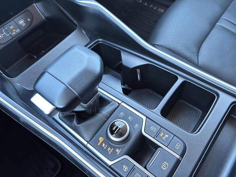 2025 Kia Sorento - Image 17