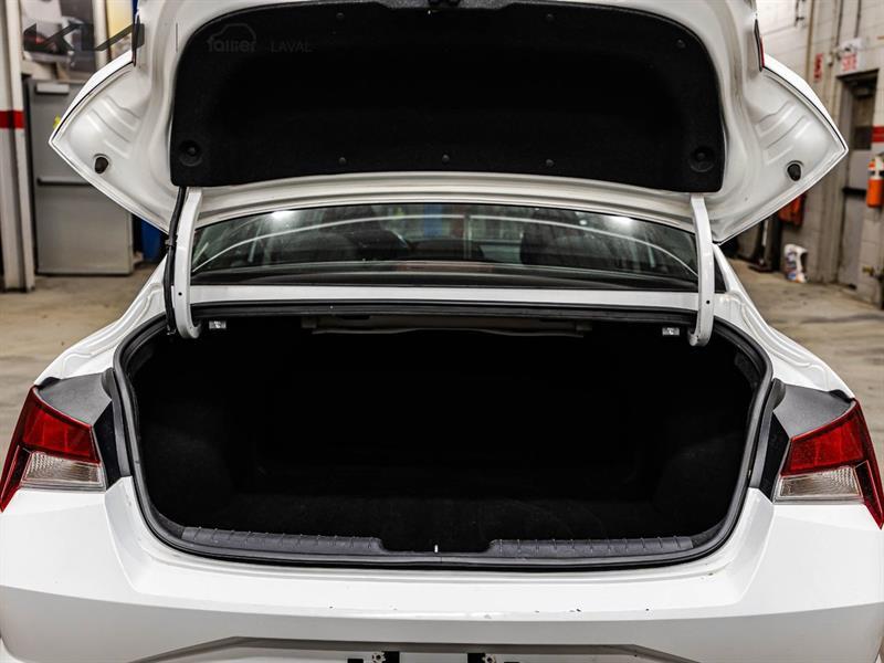 2023 Hyundai Elantra - Image 15