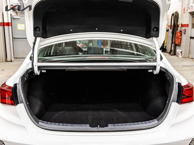 2022 Kia Forte - Image 17