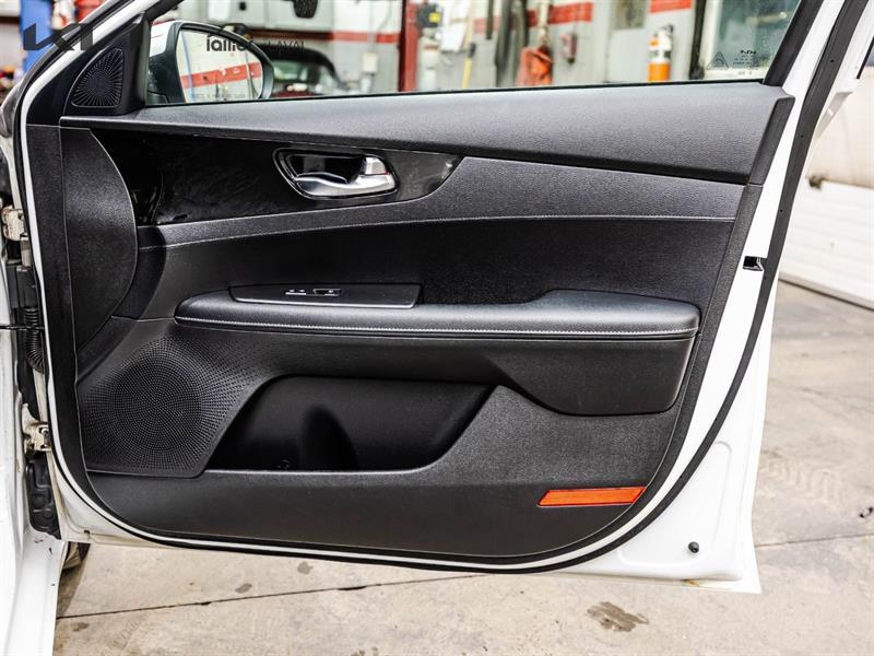 2022 Kia Forte - Image 18