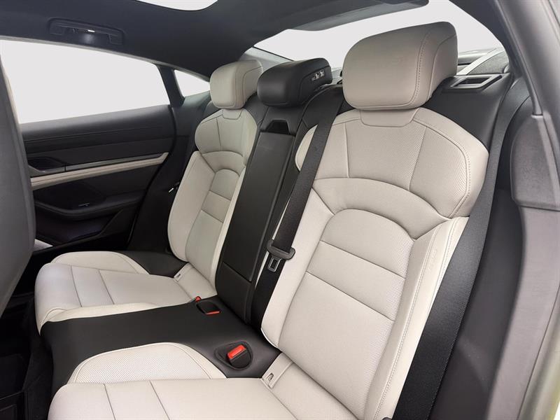 porsche Taycan 2023 - 25