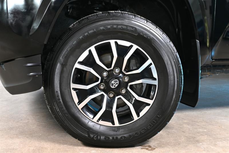 2023 Toyota Tacoma - Image 3