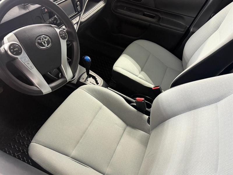 toyota Prius c 2015 - 11