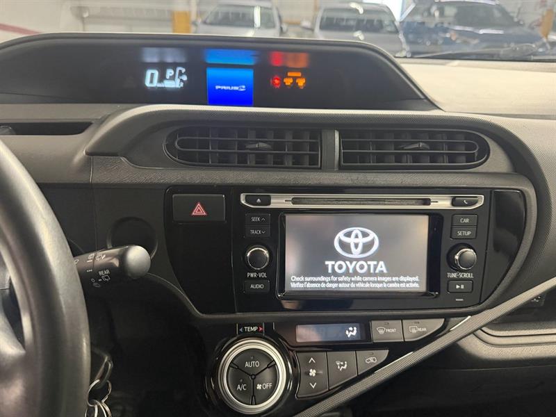 toyota Prius c 2015 - 13