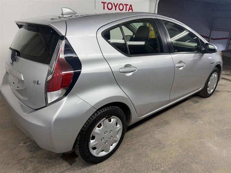 toyota Prius c 2015 - 18