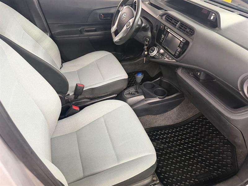 toyota Prius c 2015 - 22