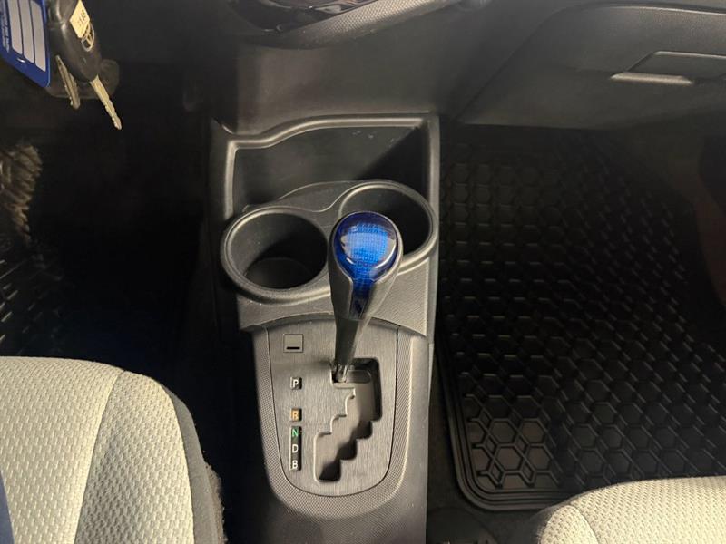 toyota Prius c 2015 - 29
