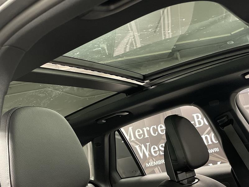 mercedes-benz GLC300 2023 - 29