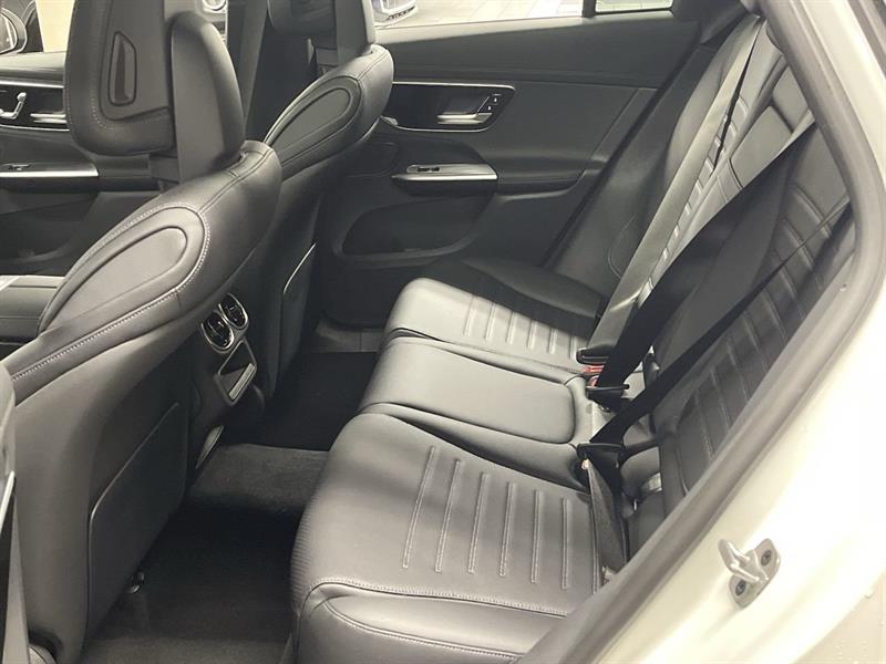 mercedes-benz GLC300 2023 - 30