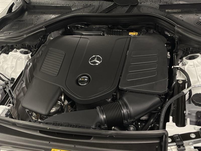 mercedes-benz GLC300 2023 - 33