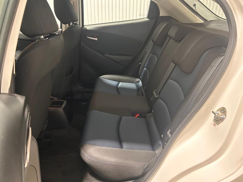 2020 Toyota Yaris - Image 14