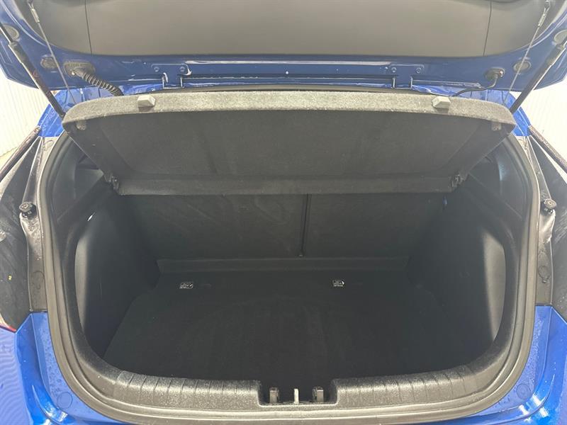 2019 Hyundai Veloster - Image 13