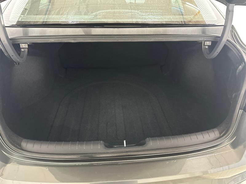 2023 Hyundai Elantra - Image 16