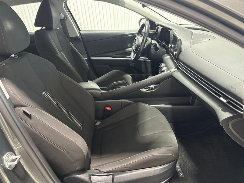 2023 Hyundai Elantra - Image 18