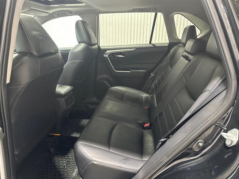 2019 Toyota RAV4 - Image 13